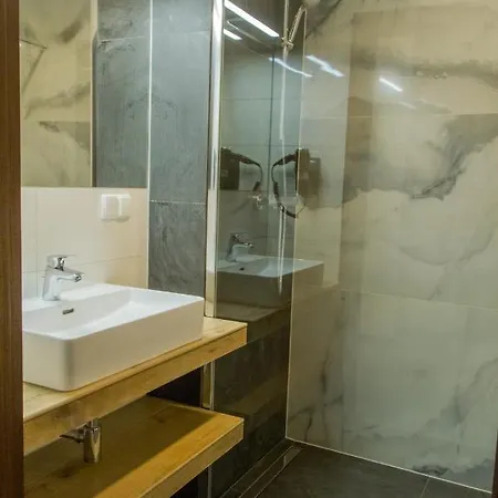 Brassel 公寓式酒店 4*